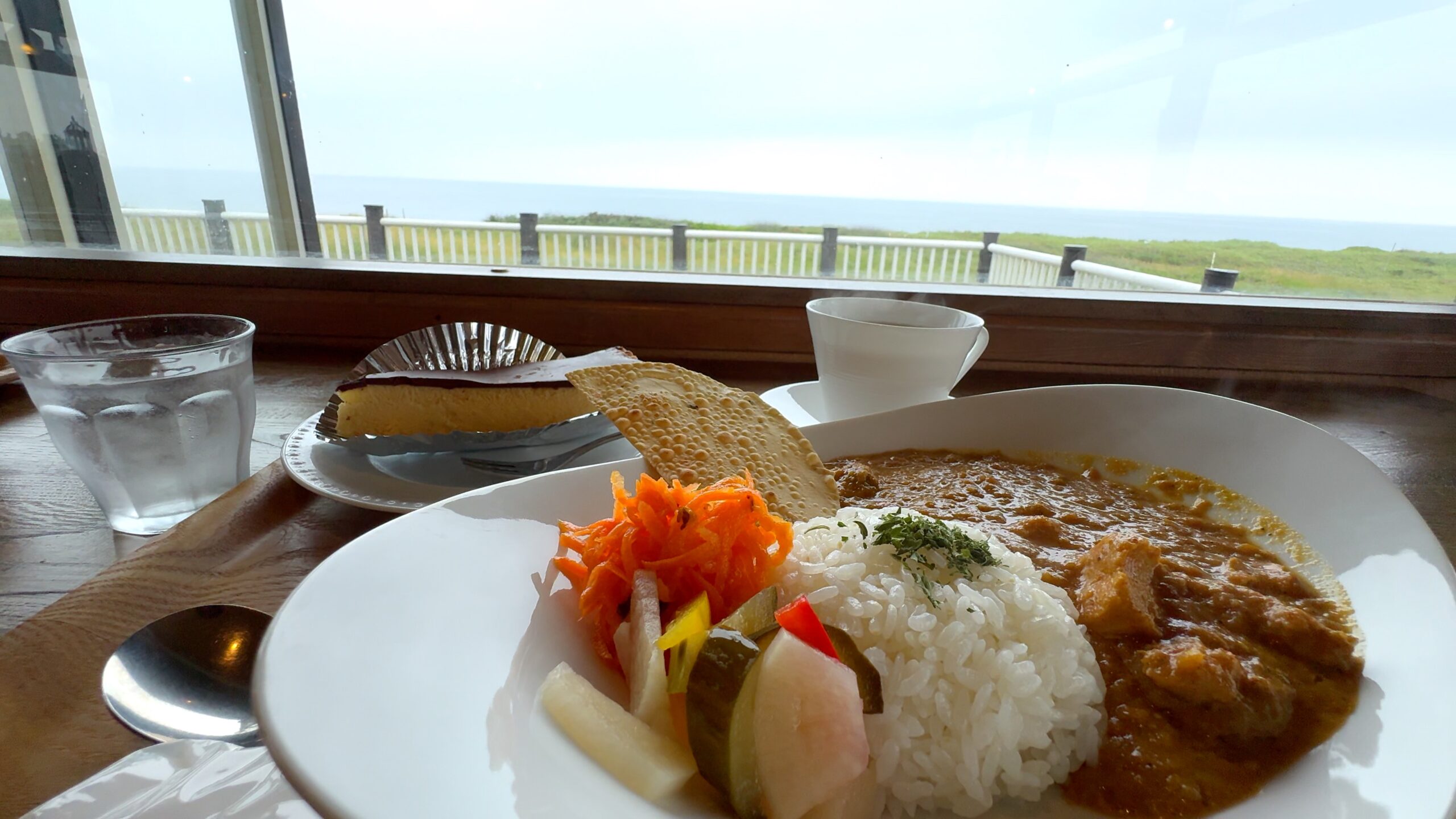 石狩の海が見える絶景のカフェレストラン『マウイの丘』 | メシ旅ほっかいどう